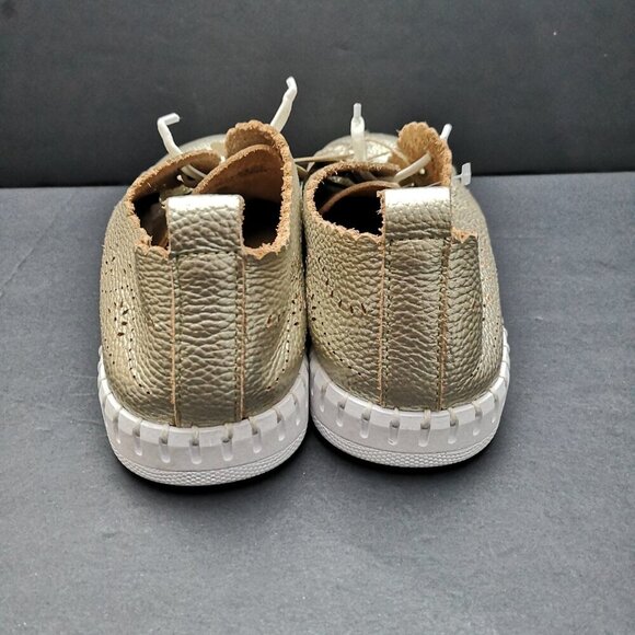 NWT Yokono Spain Ladies Size 40 (approx. 9 US) Gold Tone Leather Upper Sneakers - Picture 6 of 9